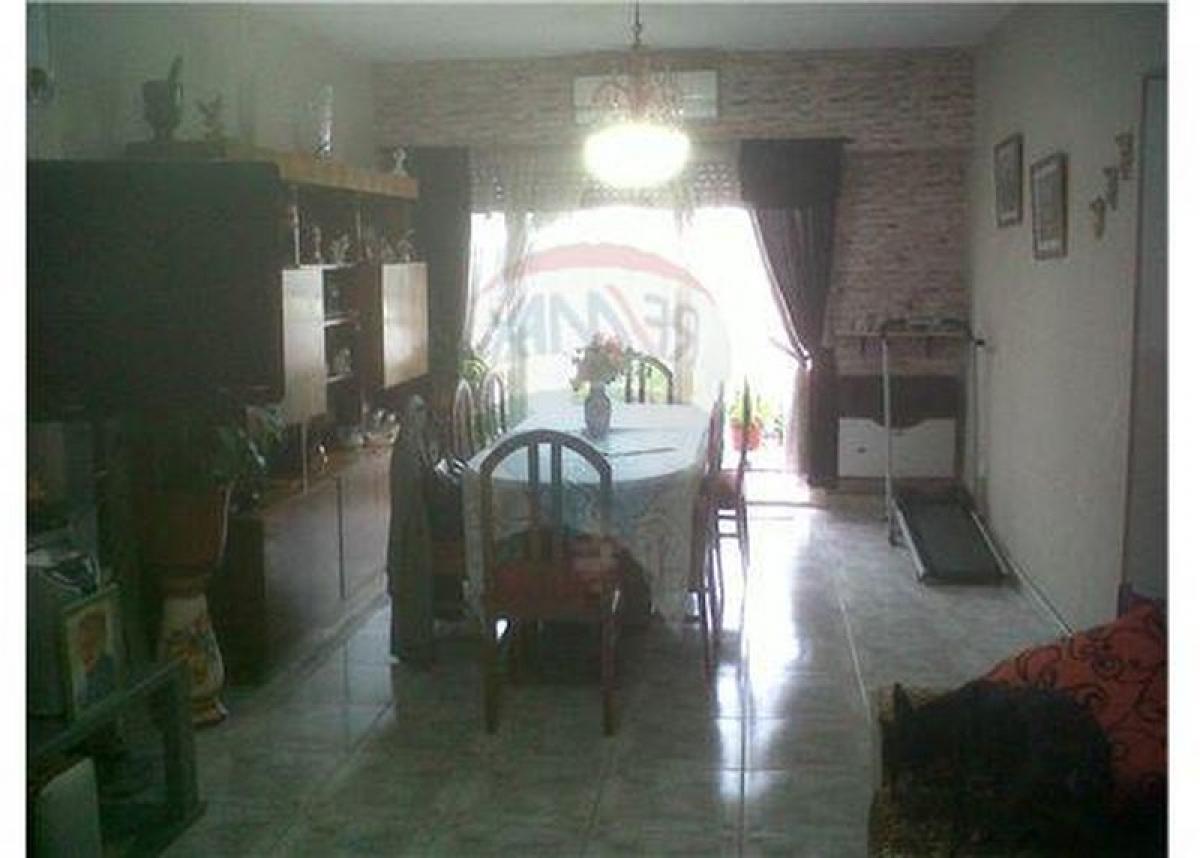 Apartamento de 3 dormitorios en Buenos Aires, Argentina No. 83452