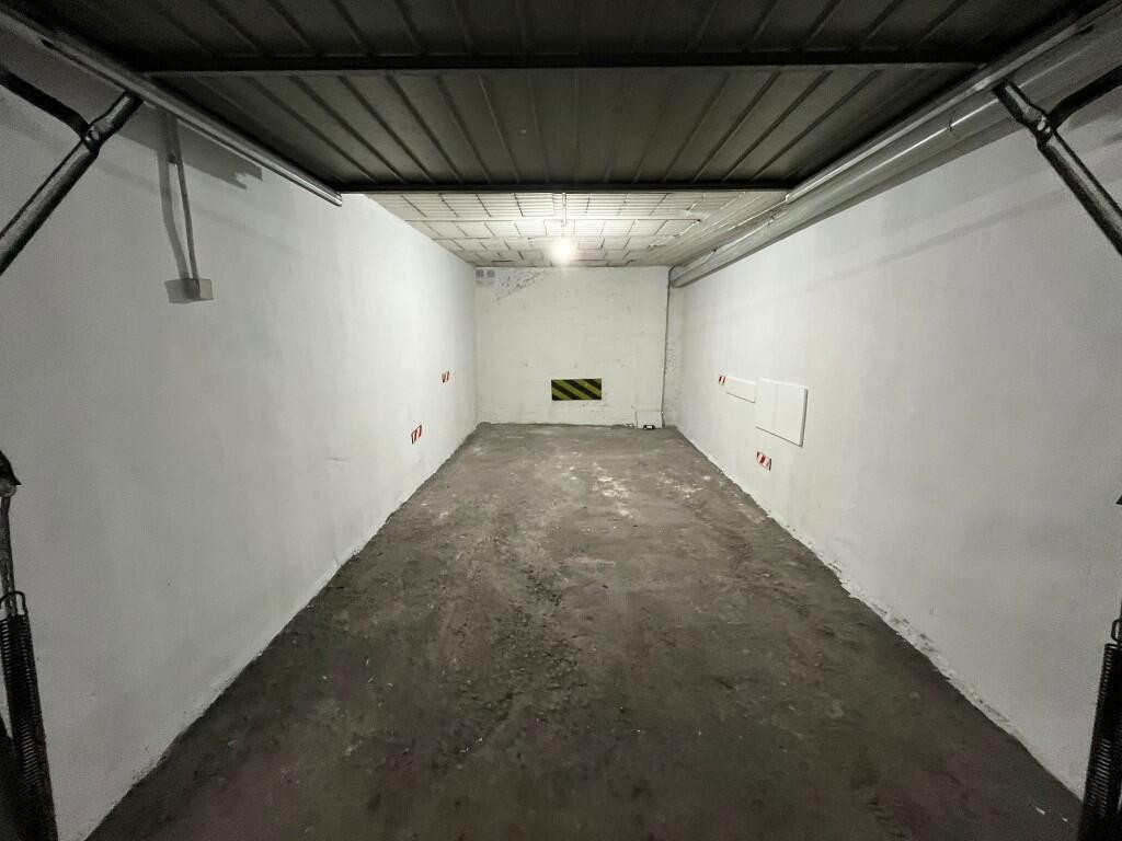 215m² Garage in Nerja, Spain No. 167016