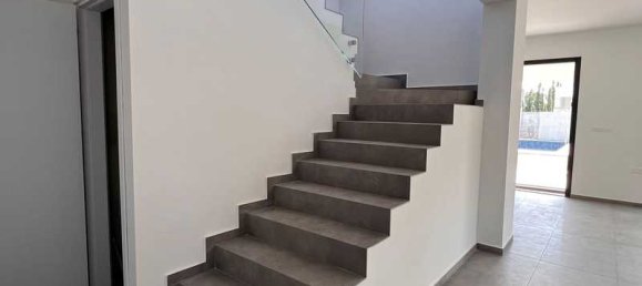 Дом с 3 спальнями в Пиргос, Кипр № 13607 3