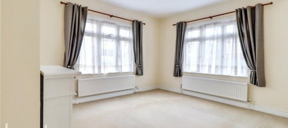 3 bedrooms Bungalow in Caterham, United Kingdom No. 4860 5