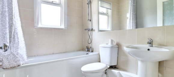 3 bedrooms Bungalow in Caterham, United Kingdom No. 4860 8