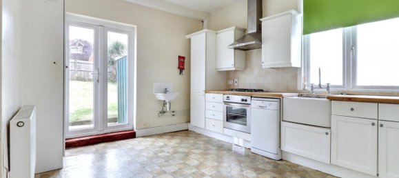 3 bedrooms Bungalow in Caterham, United Kingdom No. 4860 4