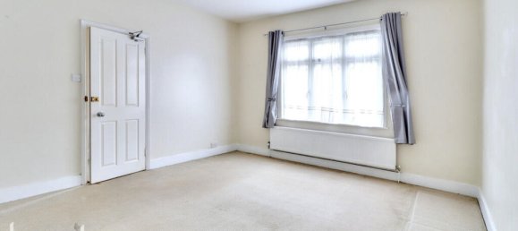 3 bedrooms Bungalow in Caterham, United Kingdom No. 4860 7