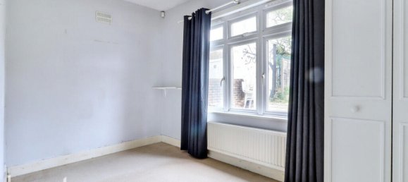 3 bedrooms Bungalow in Caterham, United Kingdom No. 4860 9