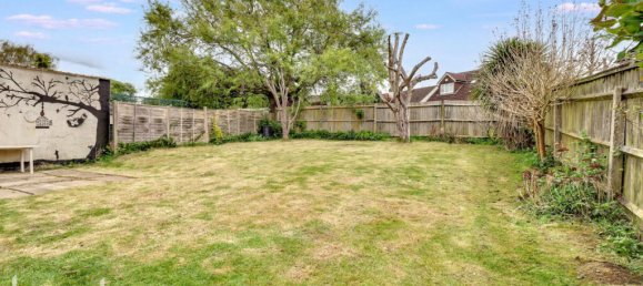 3 bedrooms Bungalow in Caterham, United Kingdom No. 4860 2