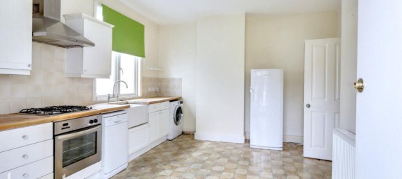 3 bedrooms Bungalow in Caterham, United Kingdom No. 4860 6