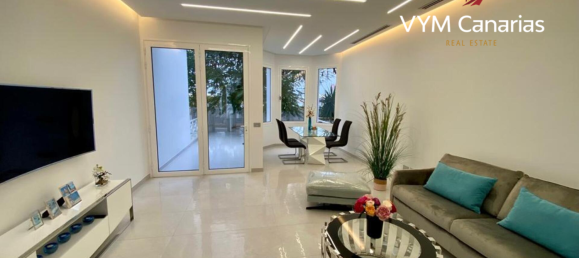 3 bedrooms Villa in Adeje, Spain No. 124985 4