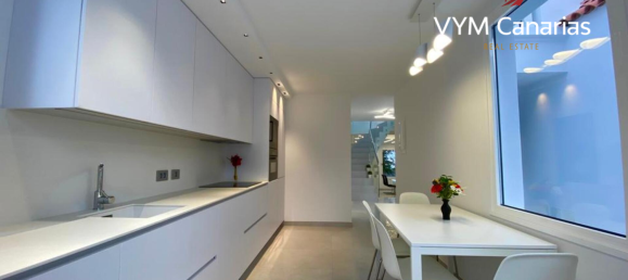 3 bedrooms Villa in Adeje, Spain No. 124985 6