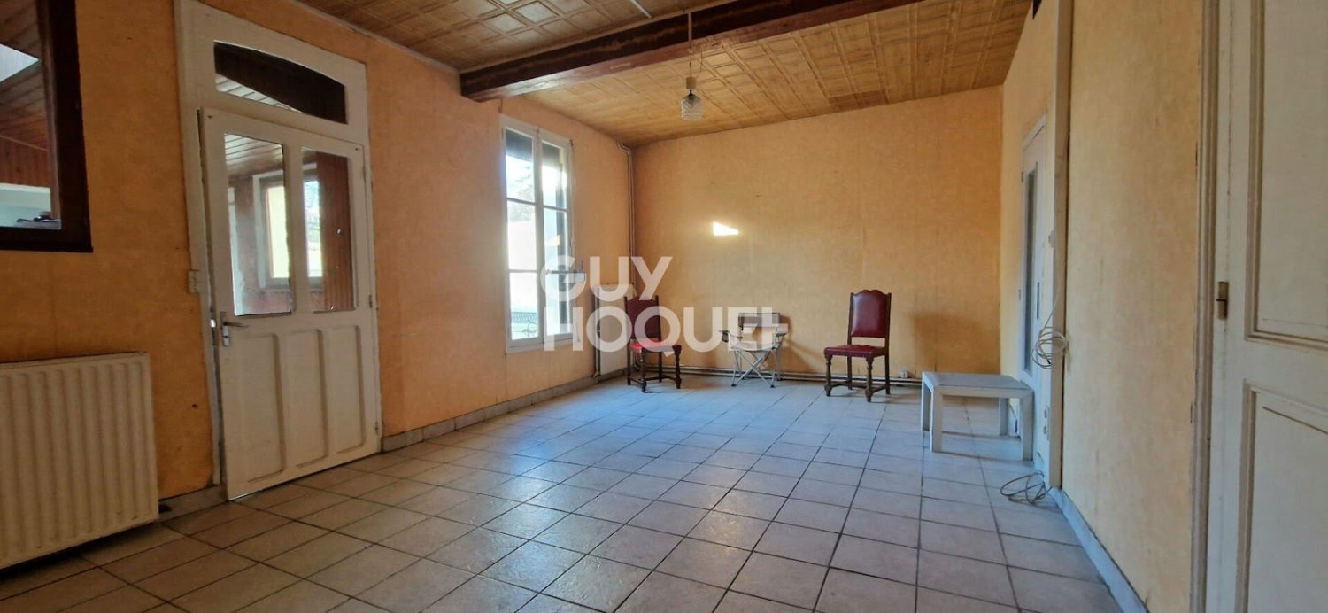 Casa de 4 dormitorios en Laon, France No. 76802