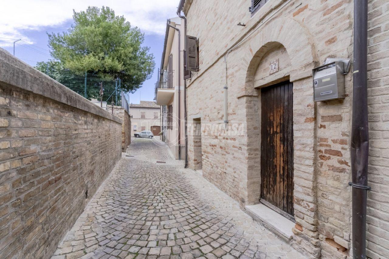 3 rooms House in Montecosaro, Italy No. 2099