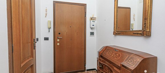 3 Schlafzimmer Wohnung in Genoa, Italy, Nr. 377894 4