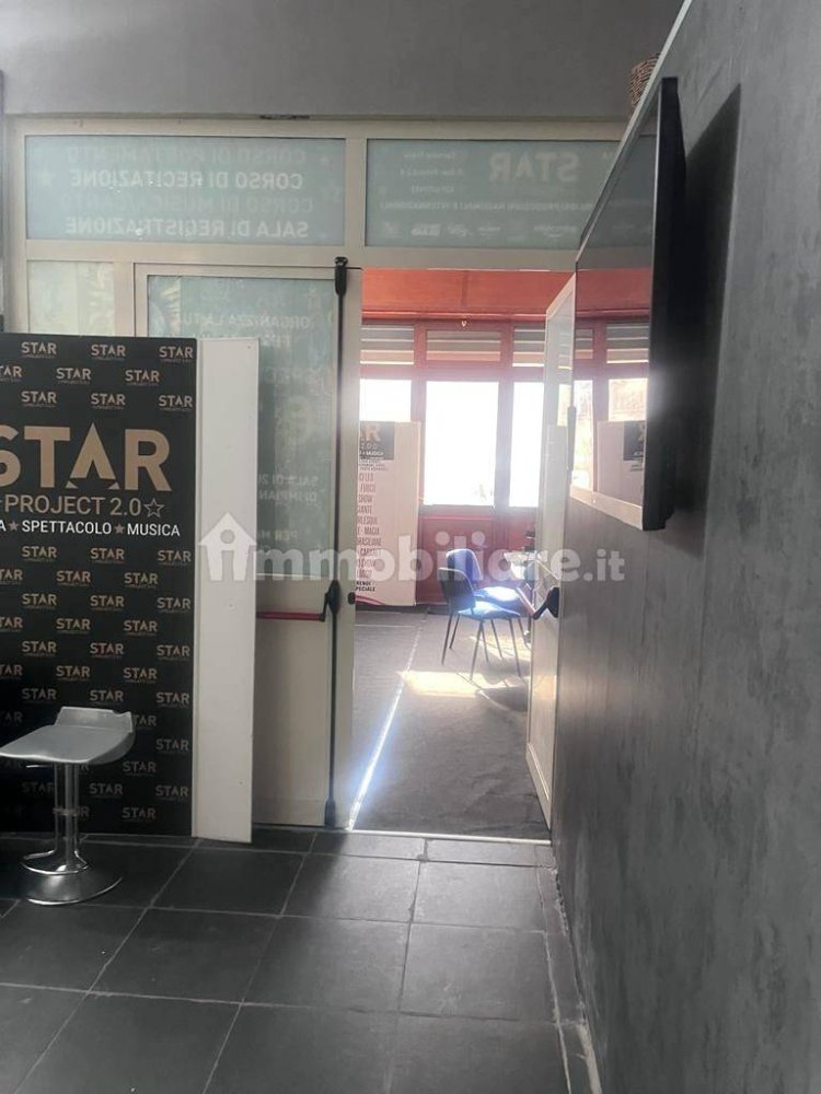 Gewerbliche Immobilie in Naples, Italy 200m², Nr. 254537