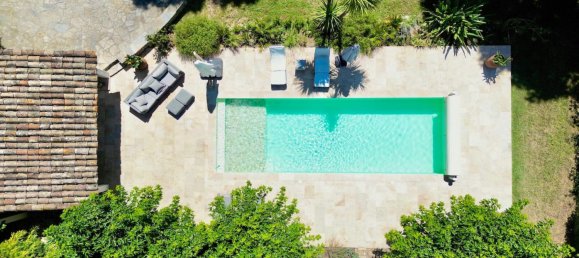  Castillos de 6 dormitorios en Uzes, France No. 279726 2