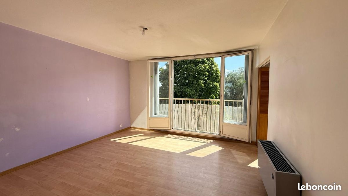 3 bedrooms Apartment in Le Plessis-Trevise, France No. 129686