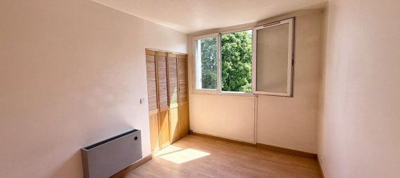 3 bedrooms Apartment in Le Plessis-Trevise, France No. 129686 4