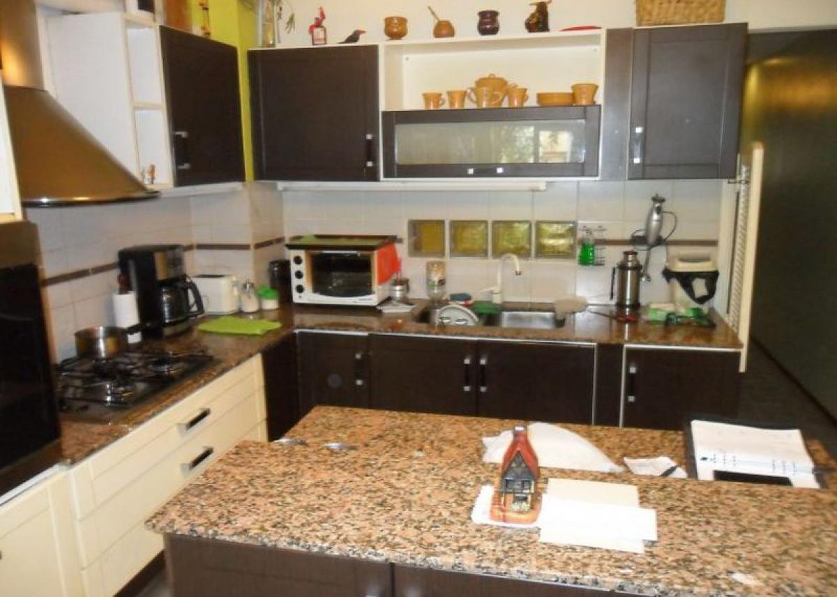 4 bedrooms House in Buenos Aires, Argentina No. 101946