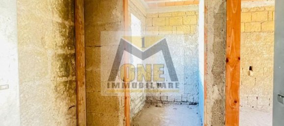 3 bedrooms Villa in Giugliano in Campania, Italy No. 373004 2