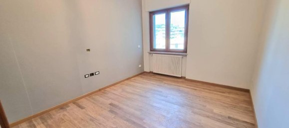 4 rooms Apartment in Pescara, Italy No. 18121 2
