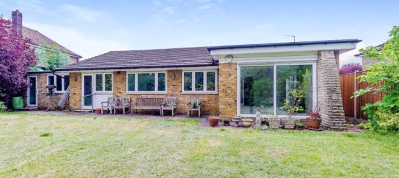 4 bedrooms Bungalow in Purley, United Kingdom No. 8071 18