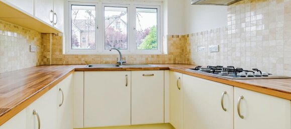 4 bedrooms Bungalow in Purley, United Kingdom No. 8071 2