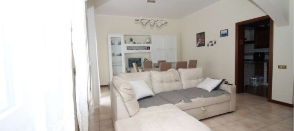 4 Schlafzimmer Wohnung in Sassuolo, Italy, Nr. 318633 3