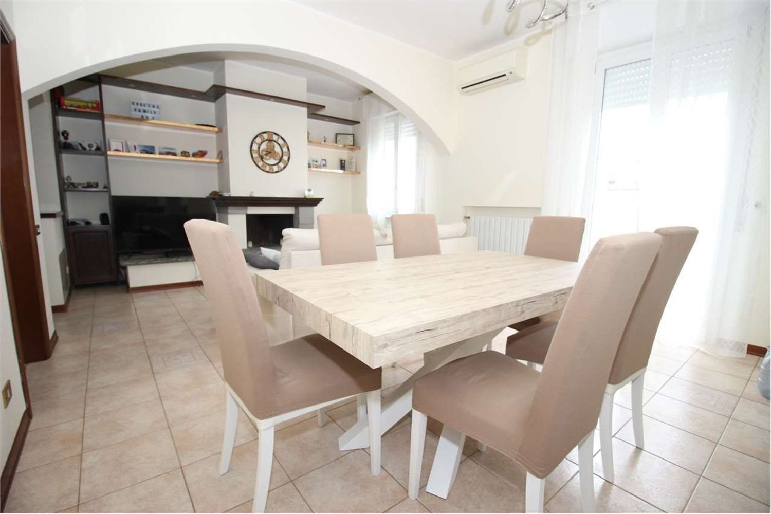 4 Schlafzimmer Wohnung in Sassuolo, Italy, Nr. 318633