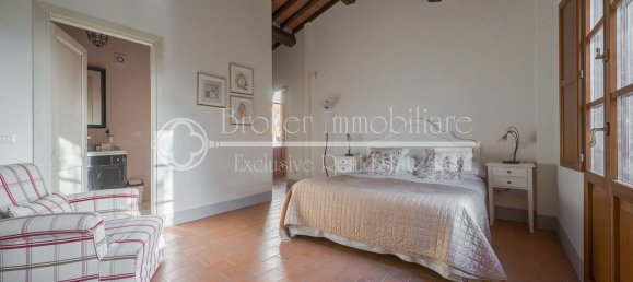 Дом с 12 комнатами в Палая, Италия № 53700 35