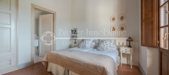 Дом с 12 комнатами в Палая, Италия № 53700 28