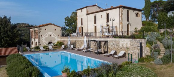 Дом с 12 комнатами в Палая, Италия № 53700 5