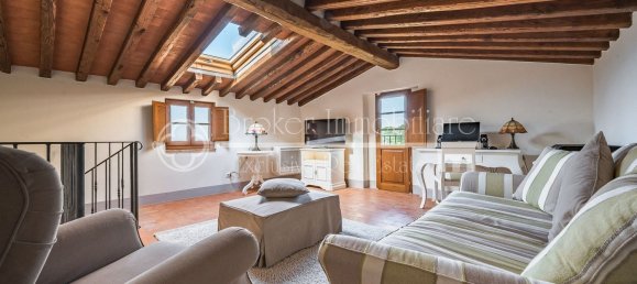 Дом с 12 комнатами в Палая, Италия № 53700 32