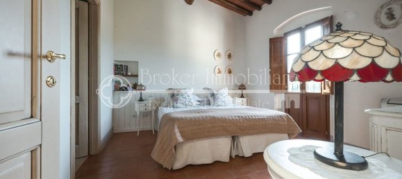 Дом с 12 комнатами в Палая, Италия № 53700 29