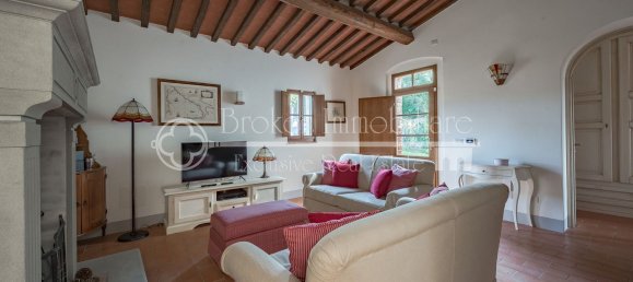 Дом с 12 комнатами в Палая, Италия № 53700 24