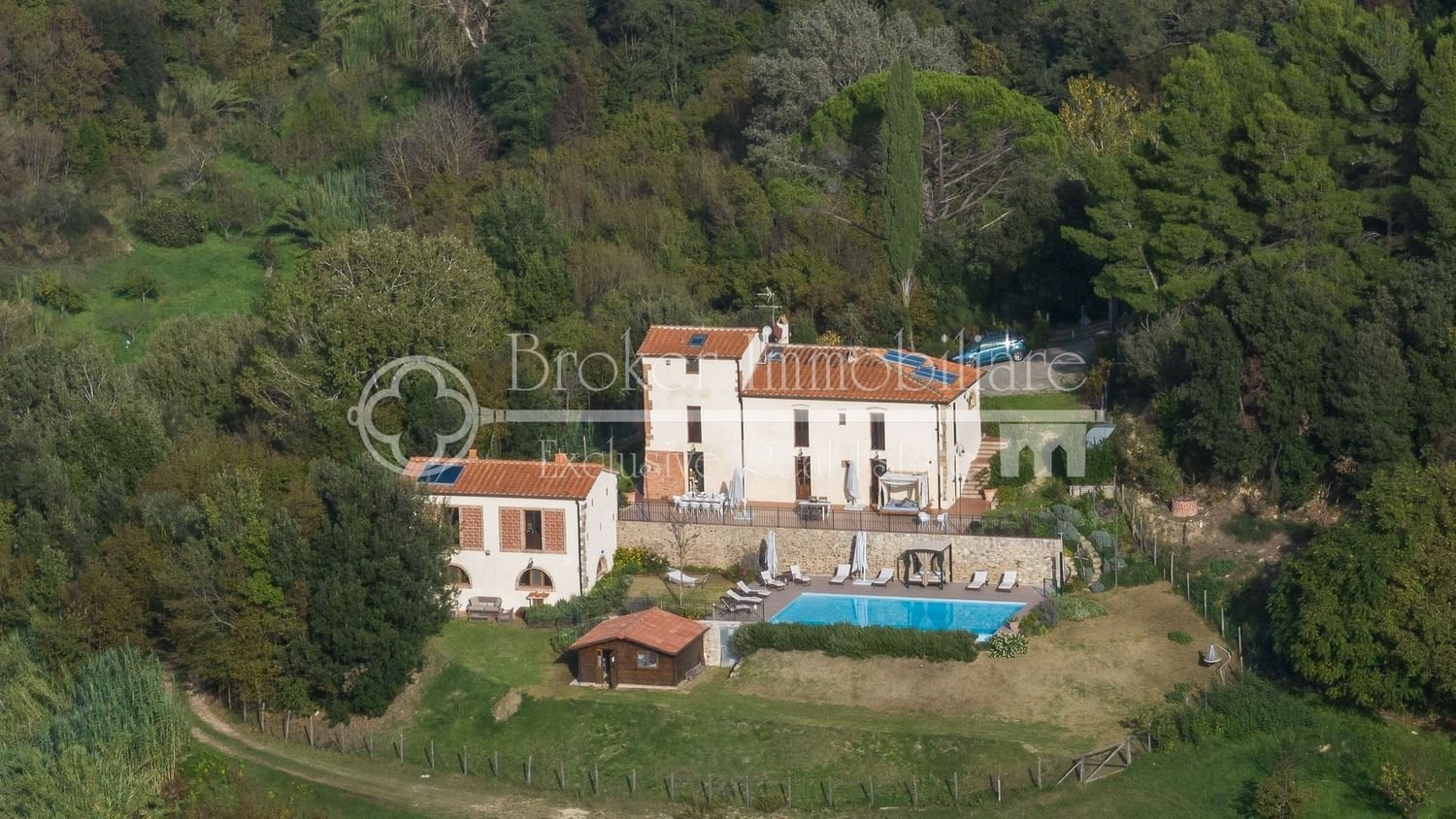 Дом с 12 комнатами в Палая, Италия № 53700