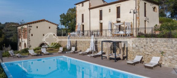 Дом с 12 комнатами в Палая, Италия № 53700 8