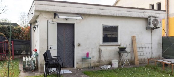 8 rooms Apartment in Ostiglia, Italy No. 42226 32