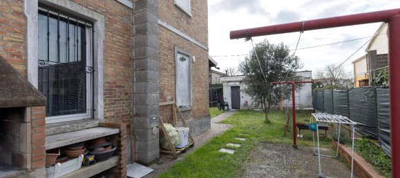 8 rooms Apartment in Ostiglia, Italy No. 42226 30