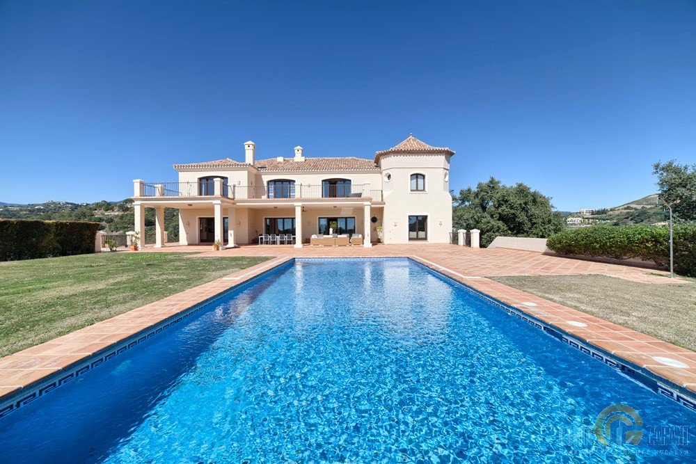 Villa de 7 dormitorios en Marbella, Spain No. 9935