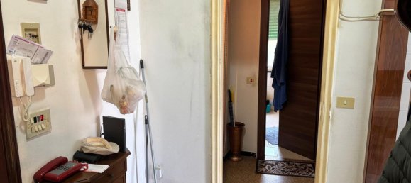 3 rooms Apartment in Genoa, Italy No. 39468 5