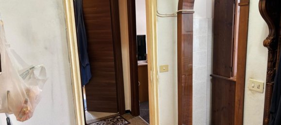 3 rooms Apartment in Genoa, Italy No. 39468 4