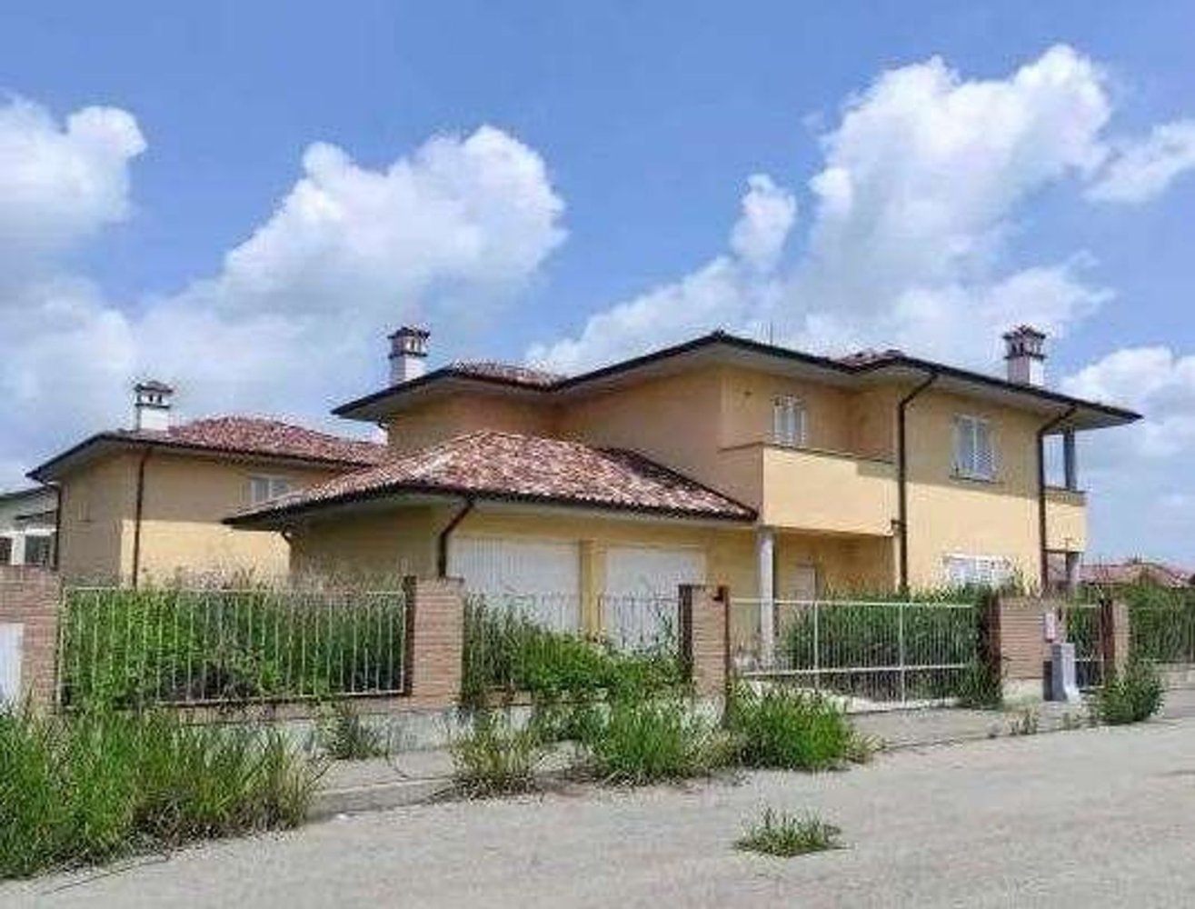 10 rooms Villa in Roncaro, Italy No. 3353
