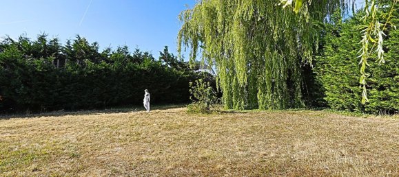  Land in Chambourcy, France No. 188185 2