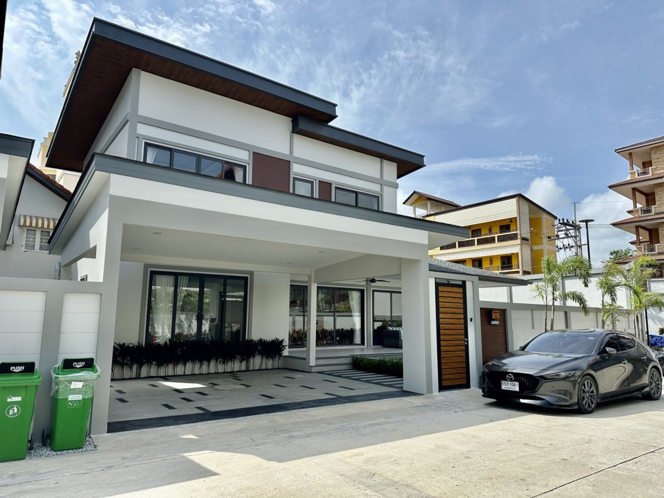 4 bedrooms House for sale in Pattaya, Chonburi, Eastern Thailand, Thailand № 69882