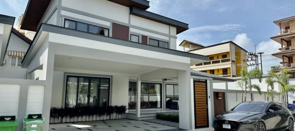4 bedrooms House for sale in Pattaya, Chonburi, Eastern Thailand, Thailand № 69882 2