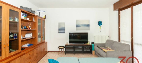 1 bedroom Apartment in Tradate, Italy No. 277018 8