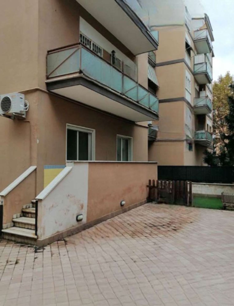 187m² Office in Rome, Italy No. 331899