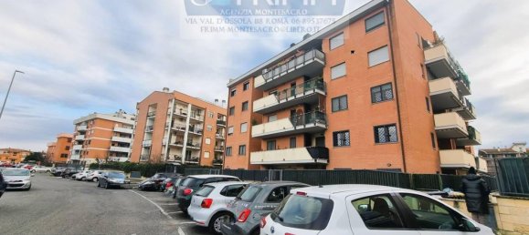 Квартира с 3 комнатами в Рим, Италия № 200371 3