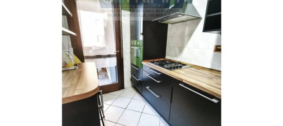 Квартира с 3 комнатами в Рим, Италия № 200371 7