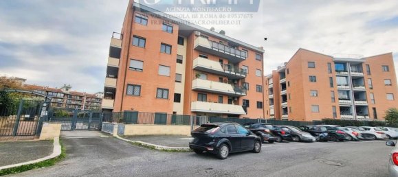 Квартира с 3 комнатами в Рим, Италия № 200371 2