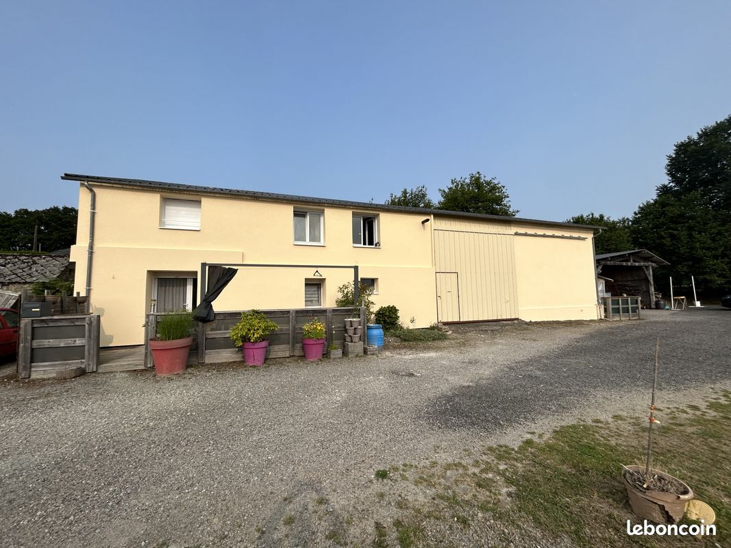 5 bedrooms Apartment in Egletons, France No. 109109