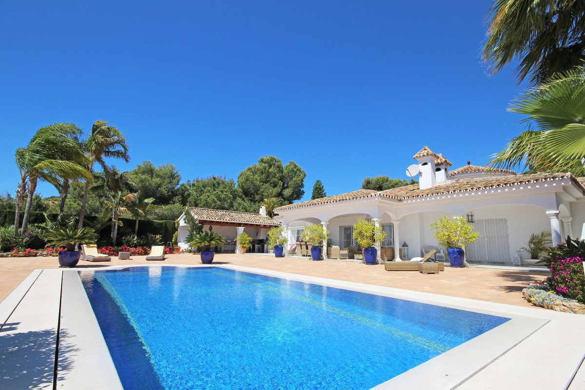 3 bedrooms Villa in El Paraiso, Spain No. 198833